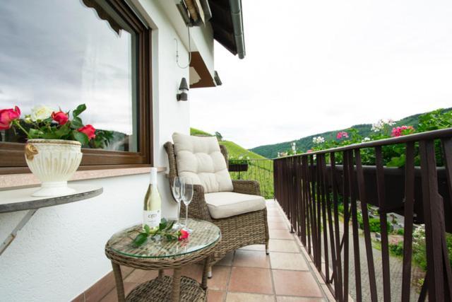 Wein Und Gastehaus Marlene Pohl Hotel Kinheim Exterior foto